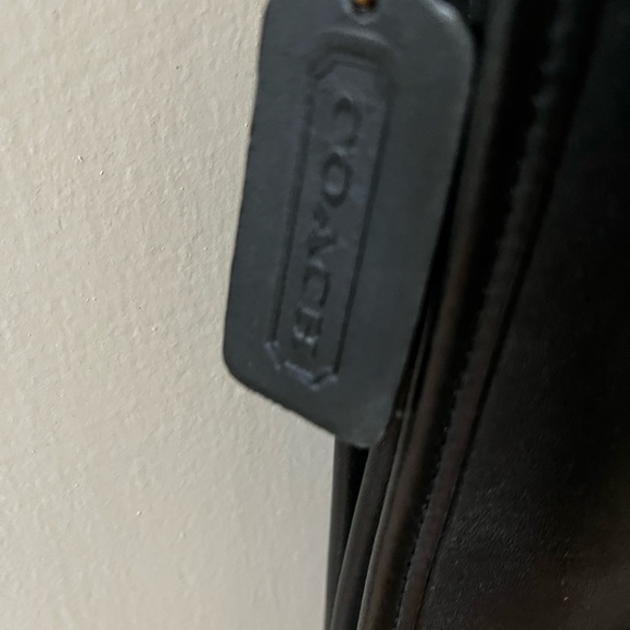 Elegant Black Coach Crossbody Bag - Picture 6 of 7
